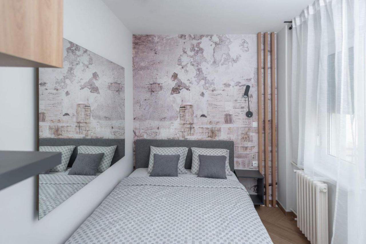 Republic Square Apartment - With Garage Novi Sad Bagian luar foto