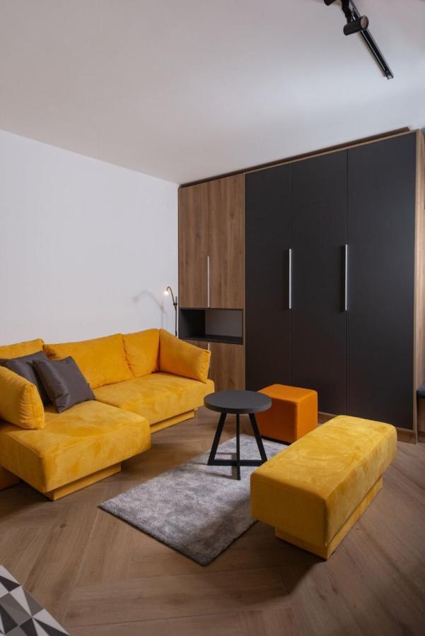 Republic Square Apartment - With Garage Novi Sad Bagian luar foto