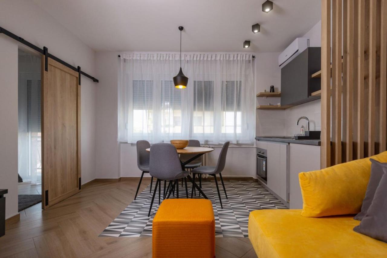 Republic Square Apartment - With Garage Novi Sad Bagian luar foto